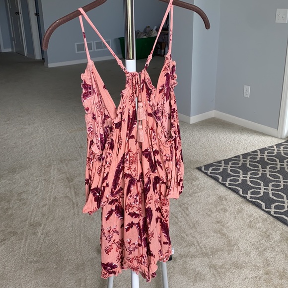 NEW Topshop Romper!! ✨ Open Shoulder!! - Picture 3 of 7